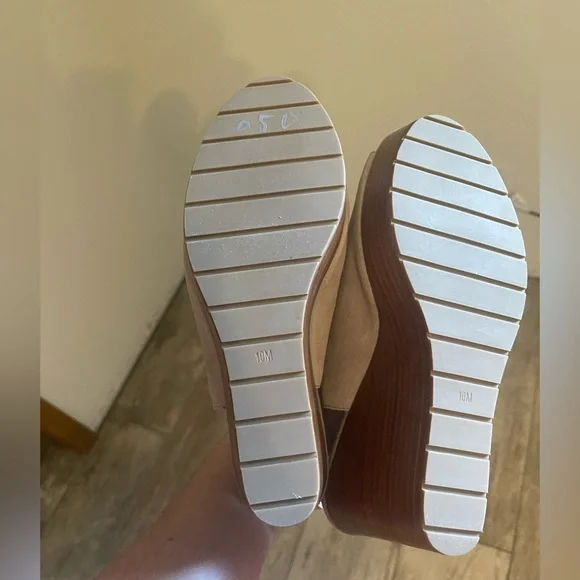 Kenneth Cole Women’s 10M Octavia Ankle Wedge Beige Suede Leather Peep Toe - Picture 5 of 9